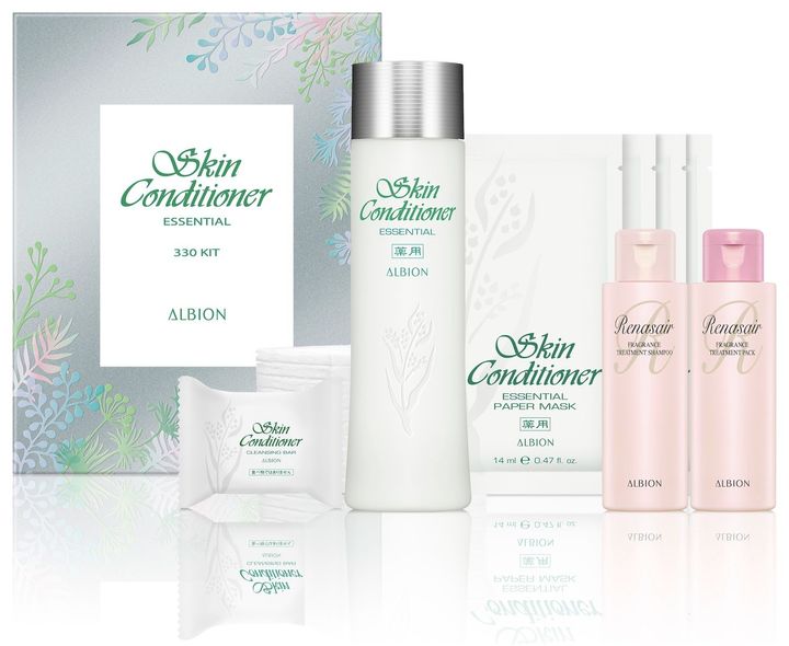 薬用スキンコンディショナー エッセンシャル N 330 キット ￥9,350（5月18日から限定発売） ※セット内容／薬用スキンコンディショナー エッセンシャル N 330ml、スキンコンディショナー クレンジングバー 15g、薬用スキンコンディショナー エッセンシャル ペーパーマスク N 14mlx4枚、ルネセア フレグランス トリートメント シャンプー 100ml、ルネセア フレグランス トリートメント パック 100g、フェイシャルコットン L（ソフト）10枚