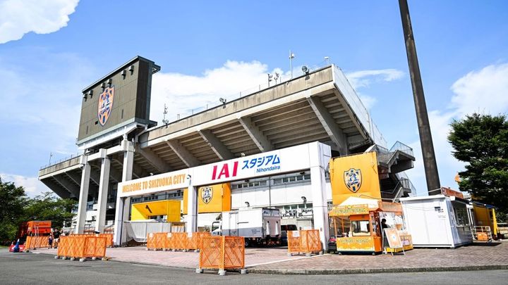 Jリーグ当日の迷惑駐車が各地で問題に…名門チームは地元警察署と連携して当該者を断定、処分を発表