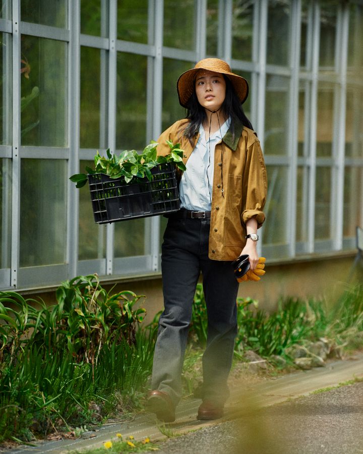 これからの梅雨に活躍するのは、防雨効果のある本格派ハンサムジャケット【薬草研究家の1日⑤】