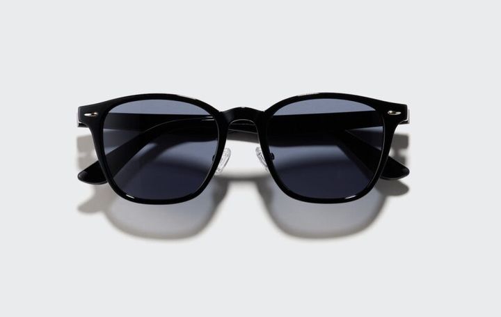 ユニクロのスクエアフレームのサングラス