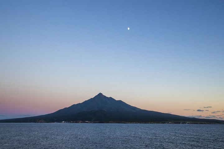 北海道の利尻島にある利尻岳。利尻富士とも呼ばれる。
