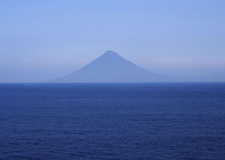 鹿児島県指宿市に位置する開聞岳。薩摩富士とも呼ばれる。