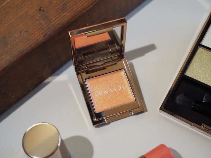 画像: 「ルナソル モノアイカラーレーション EX06J Mandarin Halo（カネボウ化粧品）」 ¥3,520円（税込）