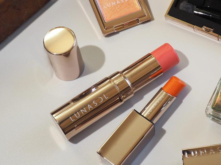 画像: 「ルナソル ブラッシュスティック EX01 Fresh Coral（カネボウ化粧品）」¥4,950（税込）