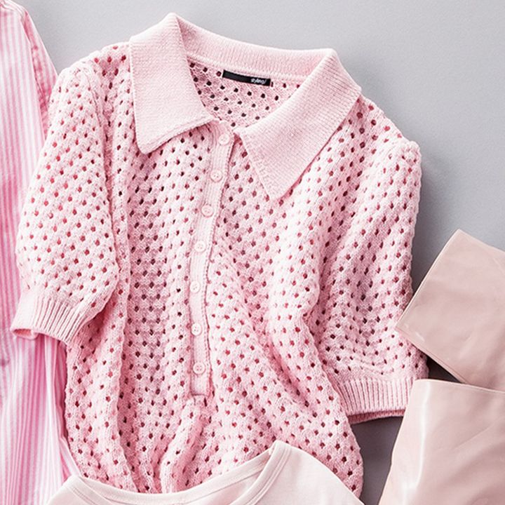 スタイリングのピンクのかぎ針編みポロニット