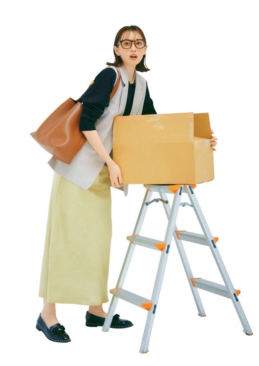 華やかスカートとつくるコンサバ通勤コーデ