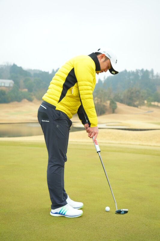 パターのアドレスは「真っすぐにしない」が正解！人気コーチが解説