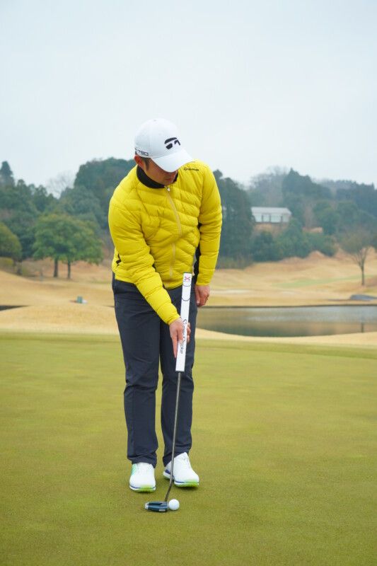 パターのアドレスは「真っすぐにしない」が正解！人気コーチが解説