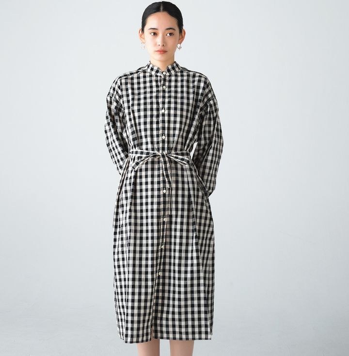 シックに着られる大人のギンガムチェックのシャツワンピース