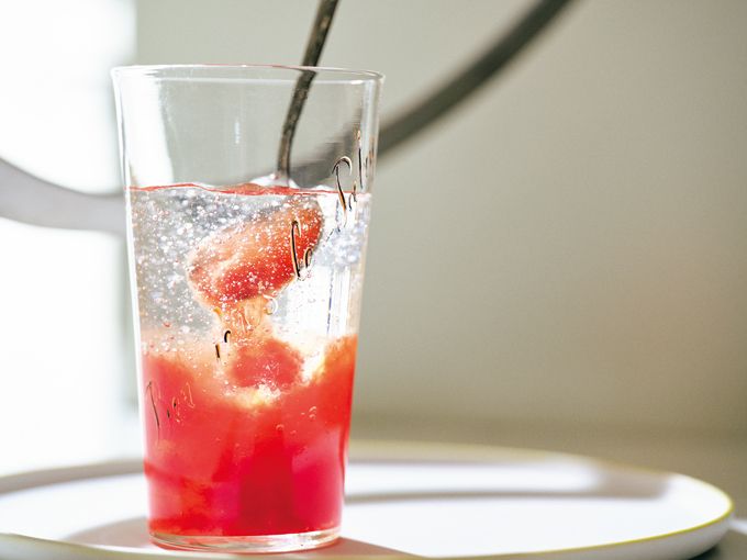 ドリンクに混ぜながら味の変化を楽しんで！ 担当編集もおすすめの「すいかサイダー」のレシピ【最新号からちょっと見せ・編集者のヒトコト】の画像1