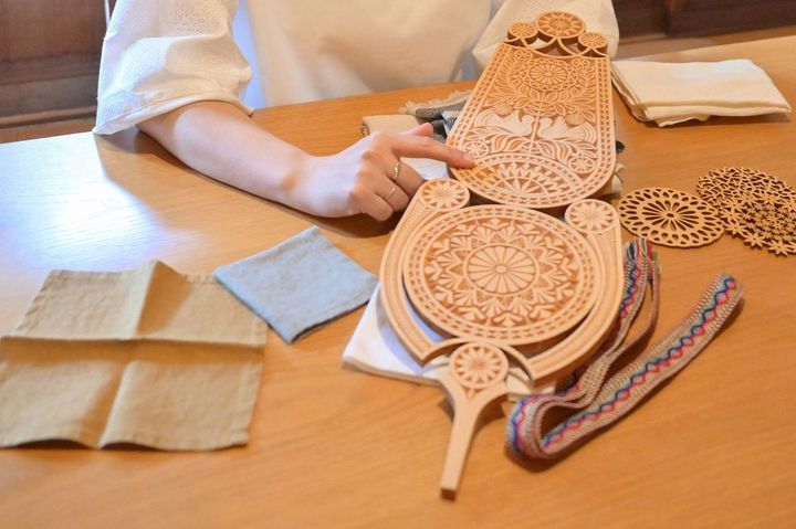 「ゆらぎの良さを伝えられます」とおすすめのリトアニアのベルプステなどの工芸雑貨