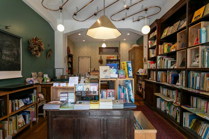 蔵前のレトロビルの路面店♪ 古書店「Frobergue」で海外のすてきな絵本さがし