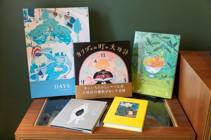 蔵前のレトロビルの路面店♪ 古書店「Frobergue」で海外のすてきな絵本さがし