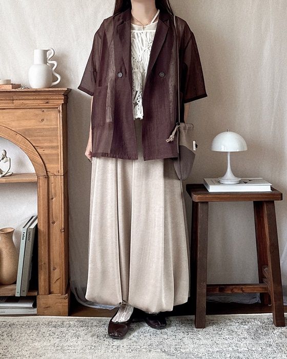 しまむらのブラウンの「シアージャケット」×バルーンスカート