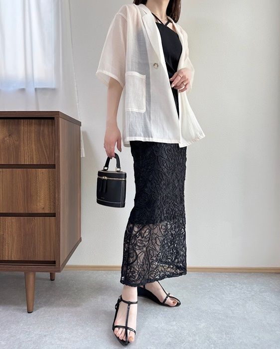 しまむらのホワイトの「シアージャケット」×コードレースナロースカート