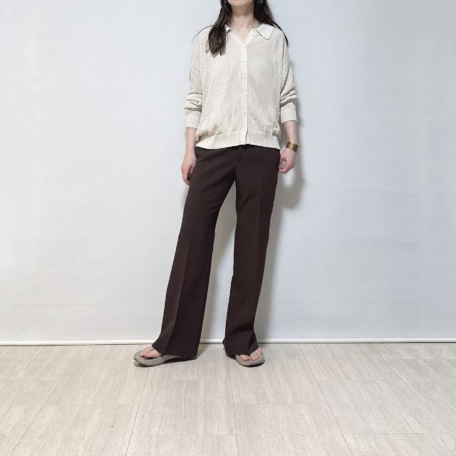スマートフレアパンツを着たコーデ