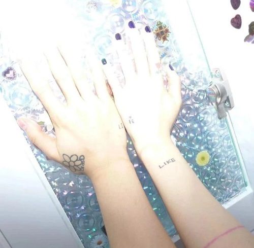 ヒョナとイドンの「LIFE」タトゥー