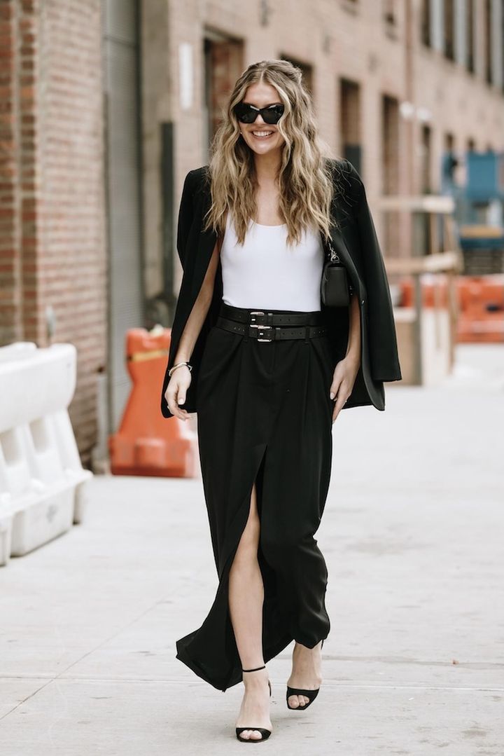 画像: スリットスカートでつくる、軽やかなモノトーン