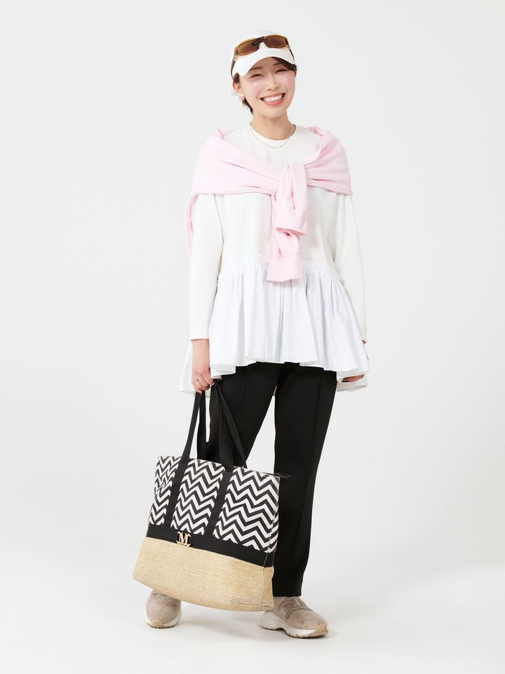 クラウドチームVERY髙橋香穂のトッズの白っぽローファーコーディネート