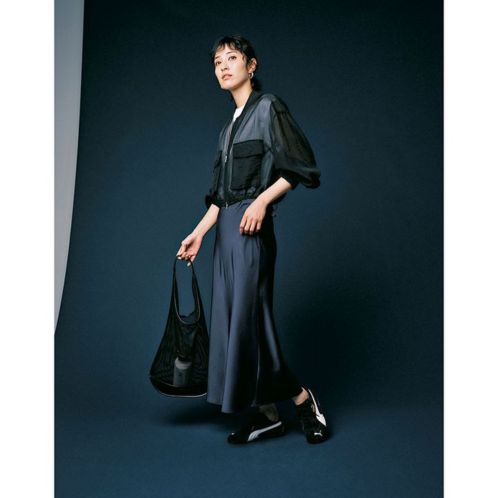 ネイビーのサテンスカート, サテンスカートコーデ