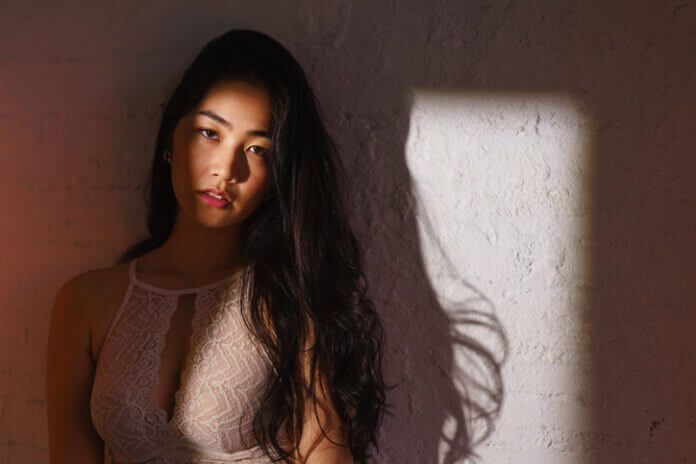 一緒にいて疲れる女性とは？周りを疲弊させる人に共通する特徴5つ