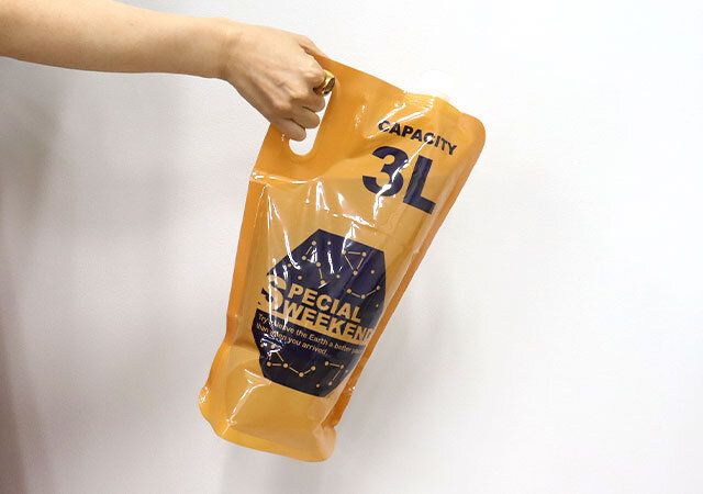 セリアのソフトウォータータンク3L 星座は持ち手付きで運びやすい