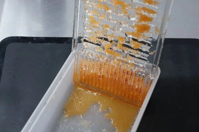 ダイソー しぼれるおろし器