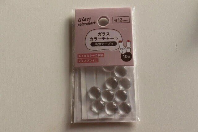 ダイソーのガラスカラーチャート 両面テープ付のパッケージ