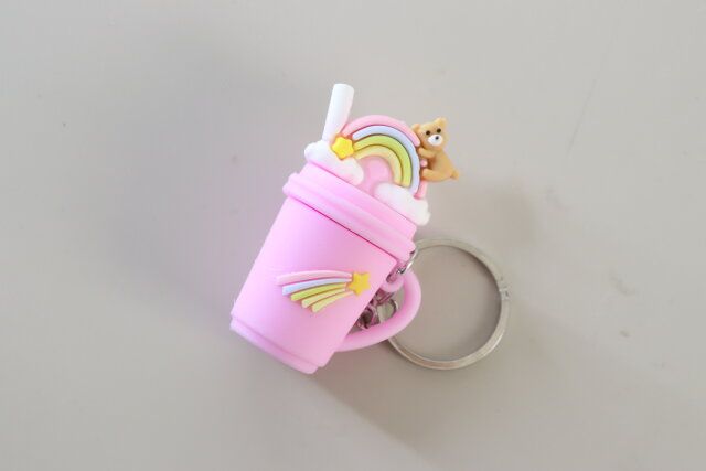 ダイソーのキーホルダー（虹）