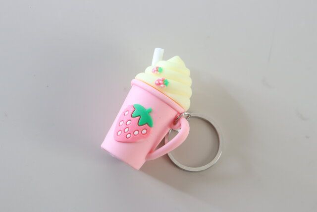 ダイソーのキーホルダー（イチゴ）