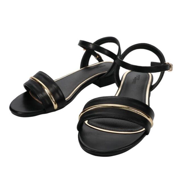 しまむらのストラップサンダル