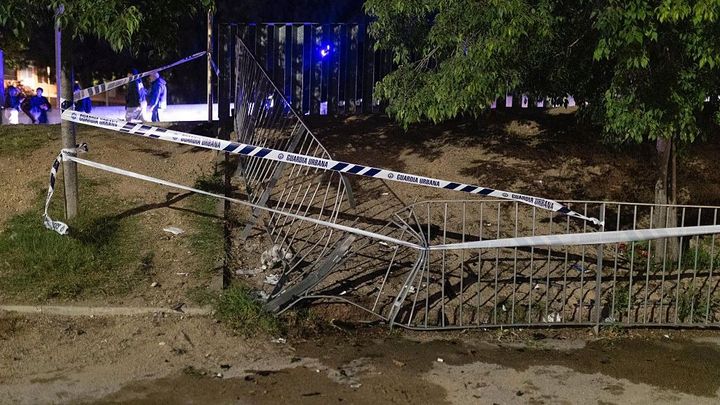 13名負傷の衝撃瞬間！バルセロナ優勝の試合直前、集まったファンに暴走車が突っ込む…市長の息子も被害に