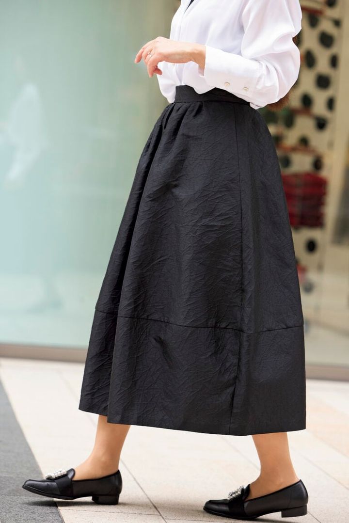 ナチュラルビューティベーシックで色違いを大人買いしたスカート。「シルエットも丈感もちょうどいい！」