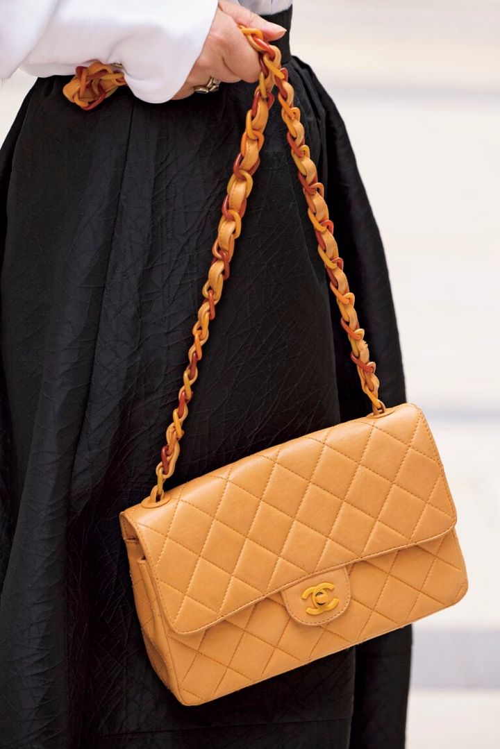 全身コスパ服ではまとめず、この日はシャネルのバッグをチョイス。シックな装いのアクセントに。