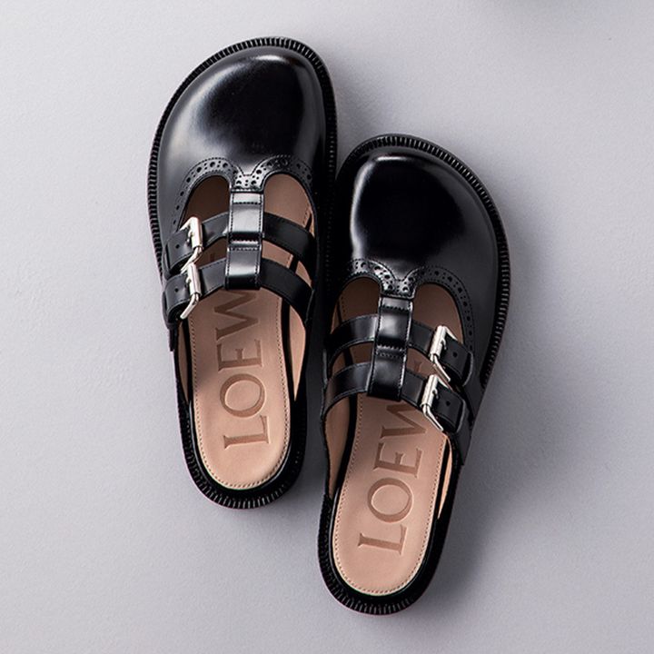 VERYライター私物のロエベのメリージェーン風シューズ