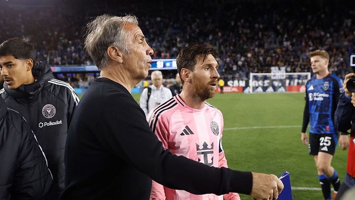 メッシ激怒！審判に詰め寄りレッドカード寸前も、食い止めたのは意外な人物