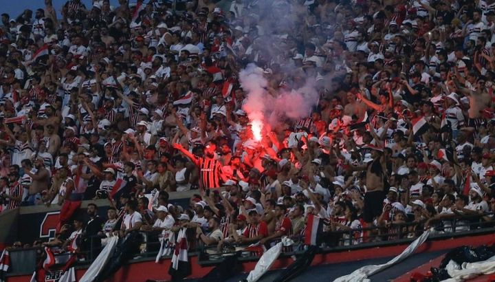 劇的同点ゴールの瞬間に金属板の落下事故…3人が巻き込まれて2人が重傷