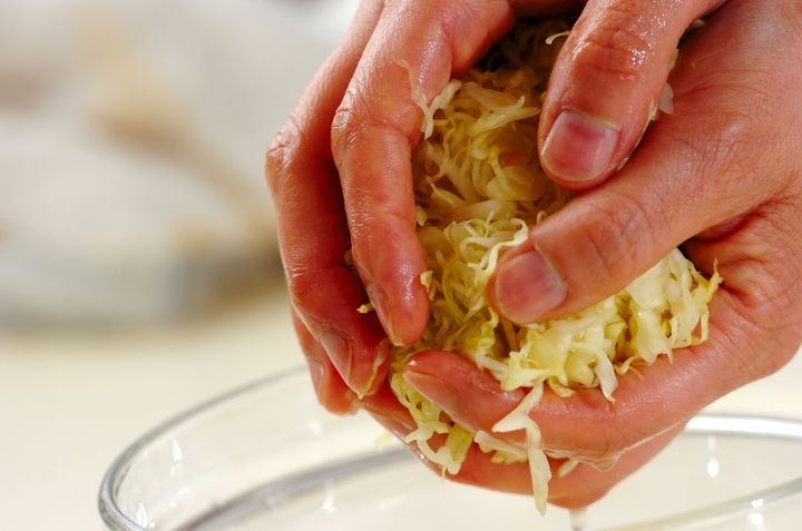 カニ入りコールスローサラダの下準備1