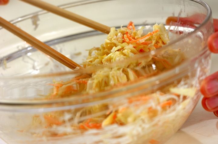 カニ入りコールスローサラダの作り方1