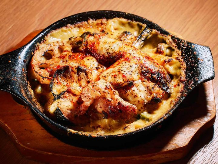 天神橋筋六丁目『IZAKAYA KAMONN』の「グリーンカレーグラタン」