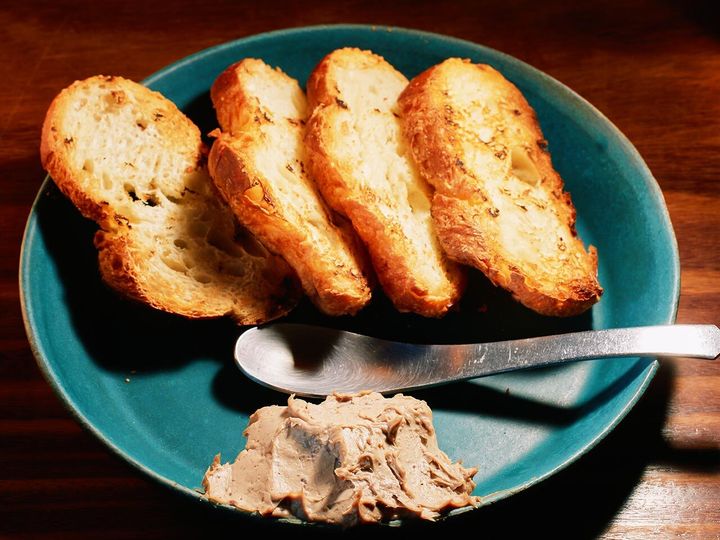 天満『CHIKICHIKI 天満店』の「レバーパテ」