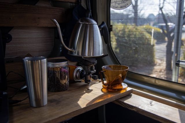 ドライブ中の車内が快適に！便利すぎる神アイテムとは？