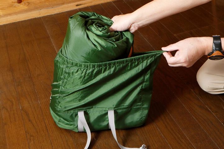 “吊るすだけ”でランタンが映える！遊び心あふれる特別なハンガーとは？