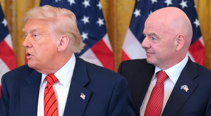 トランプ大統領に同行して2時間超遅刻…UEFAが抗議の退席でFIFA会長が謝罪する事態に