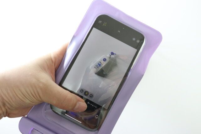 ダイソー 水に浮くスマートフォン防水ケース（パープル） 撮影