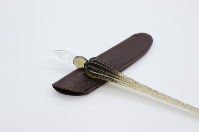 セリアの2WAYガラスペン用PUペン先キャップはペン置きとして使える