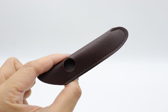 セリアの2WAYガラスペン用PUペン先キャップは高級感がある