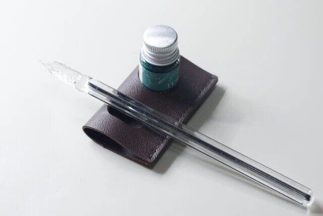 セリアのガラスペン＆インク用スタンド