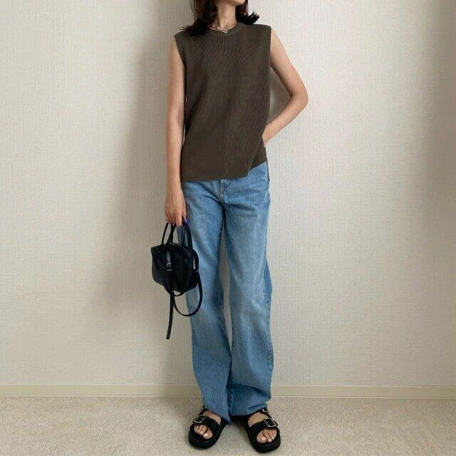 スリーブレスセーターNGコーデ