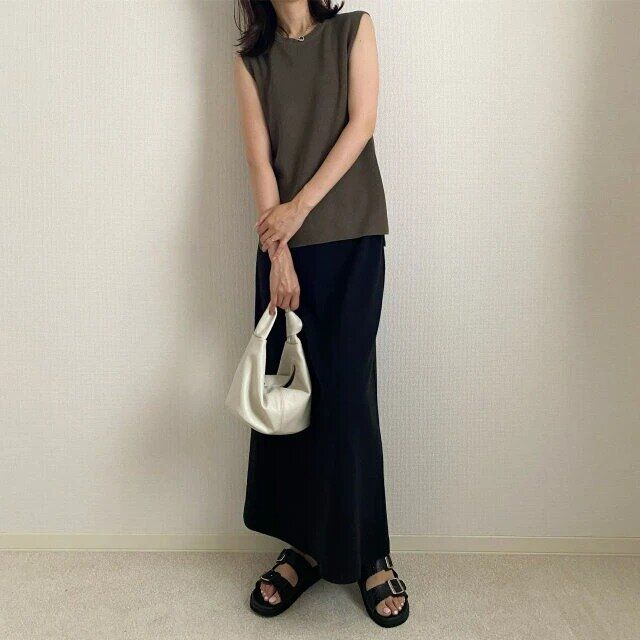 スリーブレスセーターOKコーデ